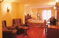 se admiten mascotas perros en Hotel Sto. Domingo de Silos*** Santo Domingo de Silos Burgos 5