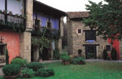 se admiten mascotas perros en Hotel Rural - Casona Palacio El Camino Real*** Selores Cantabria 2