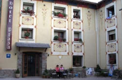 Hotel Plaza** vacaciones en Castejón de Sos con perros alojamientos Nieve, Huesca, Pirineos admiten mascotas viajar hoteles dormir con tu perro verano