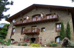 se admiten mascotas perros en Hostal Mas d'en Roqueta** Aravell Nieve, L&eacute;rida, Pirineos 2
