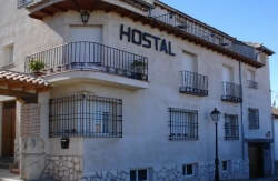 alojamientos Hostal La Balquina** vacaciones en Chinchón hoteles en Madrid admiten perros escapada con mascota viajar con perro a Chinchón vacaciones verano