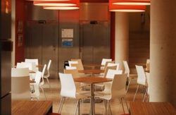 se admiten mascotas perros en Travelodge Torrelaguna Madrid Madrid 3