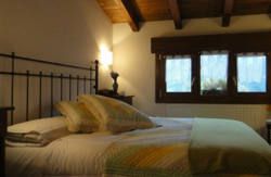 se admiten mascotas perros en Hostal Rural Donamaria'ko Benta Donamaria Navarra 5