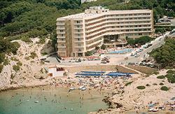 hoteles admiten perros en la costa dorada Hotel Cala Font*** vacaciones con mascotas Salou alojamientos aceptan con perros viajar a Tarragona con perro Semana Santa
