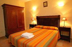 se admiten mascotas perros en Can Llobet Capmany Gerona 5