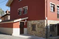 se admiten mascotas perros en Casa de Aldea El Sol Poo de Cabrales Asturias 2