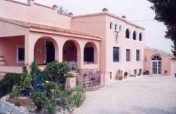 se admiten mascotas perros en Mas&iacute;a San Joaqu&iacute;n Agres Alicante 2